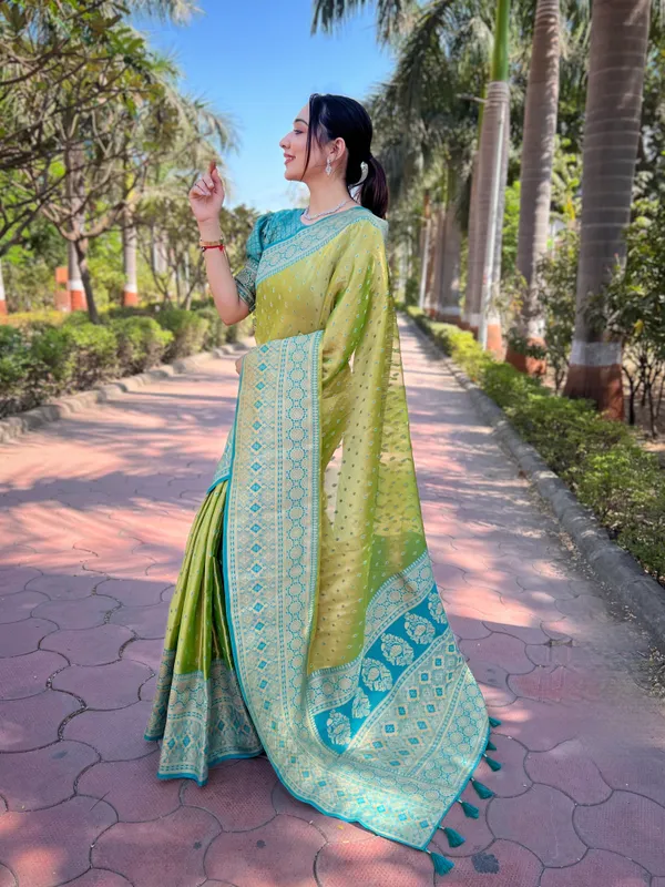Green_Art_Silk_Self_Design_Kanjivaram_Saree_With_Unstitched_Blouse_For_Women