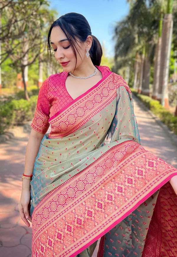 Grey_Art_Silk_Self_Design_Kanjivaram_Saree_With_Unstitched_Blouse_For_Women