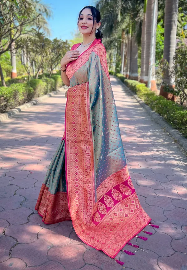 Grey_Art_Silk_Self_Design_Kanjivaram_Saree_With_Unstitched_Blouse_For_Women
