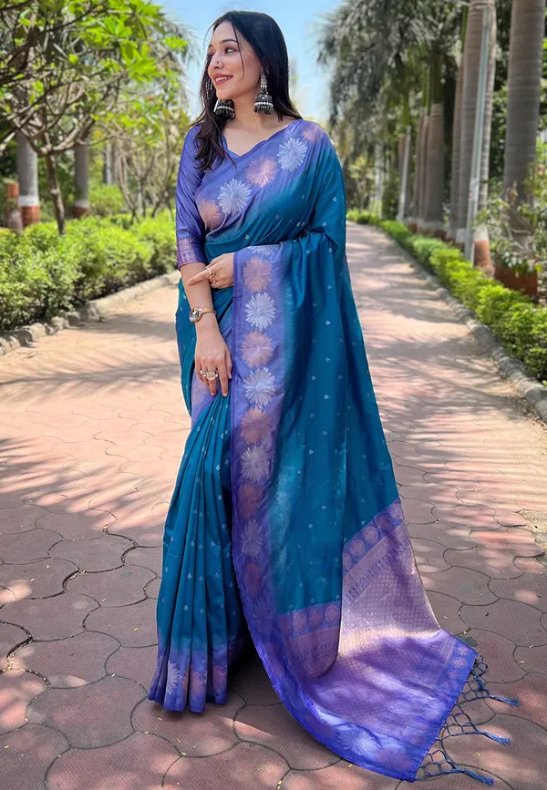 Green_Art_Silk_Self_Design_Kanjivaram_Saree_With_Unstitched_Blouse_For_Women