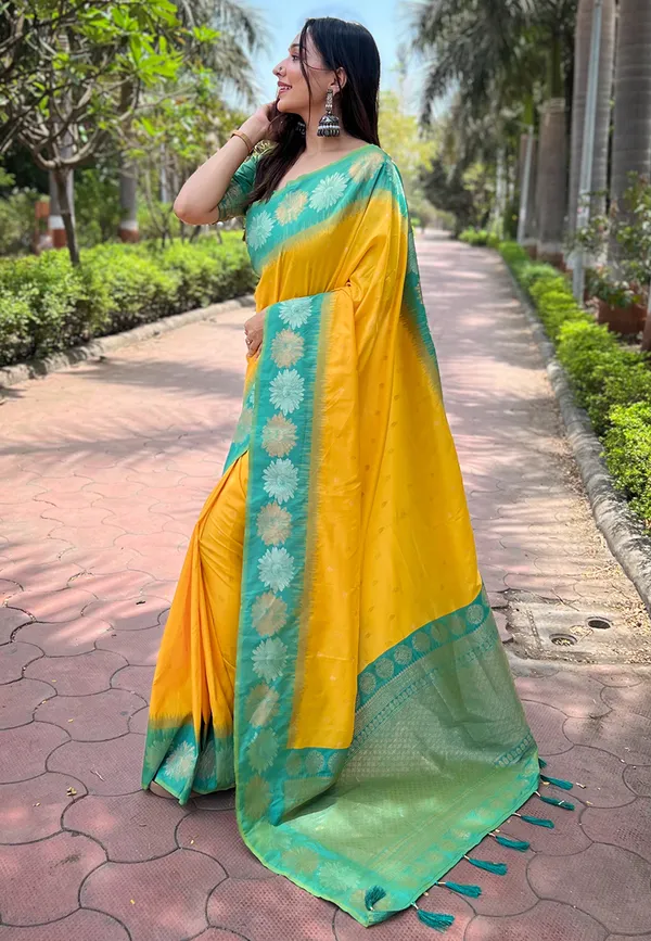 Yellow_Art_Silk_Self_Design_Kanjivaram_Saree_With_Unstitched_Blouse_For_Women
