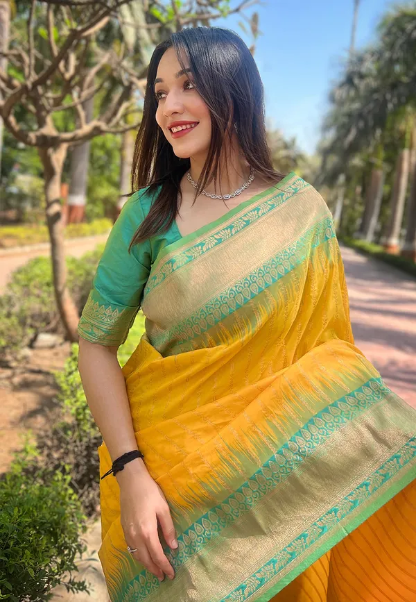 Yellow_Art_Silk_Self_Design_Kanjivaram_Saree_With_Unstitched_Blouse_For_Women