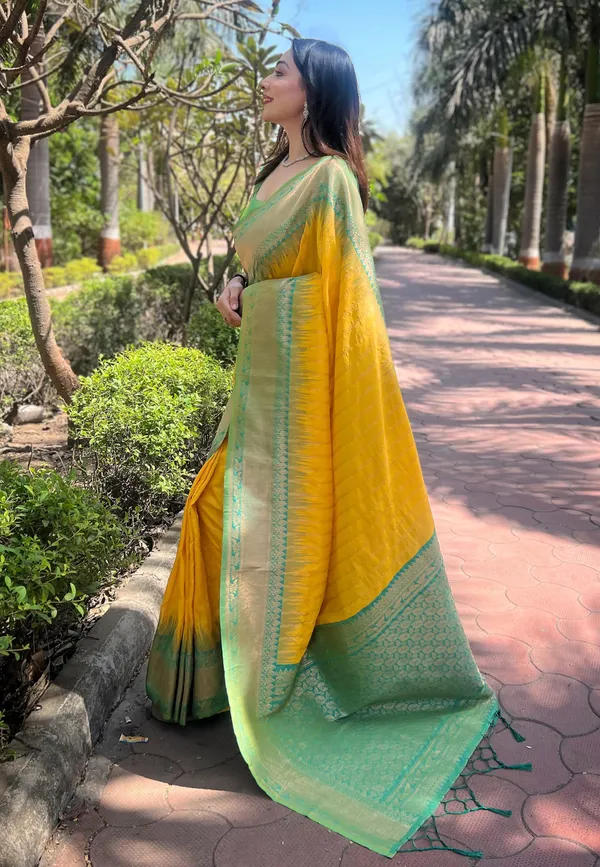 Yellow_Art_Silk_Self_Design_Kanjivaram_Saree_With_Unstitched_Blouse_For_Women