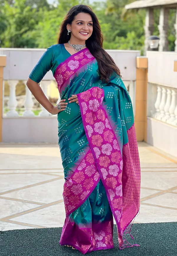 Green_Art_Silk_Self_Design_Kanjivaram_Saree_With_Unstitched_Blouse_For_Women