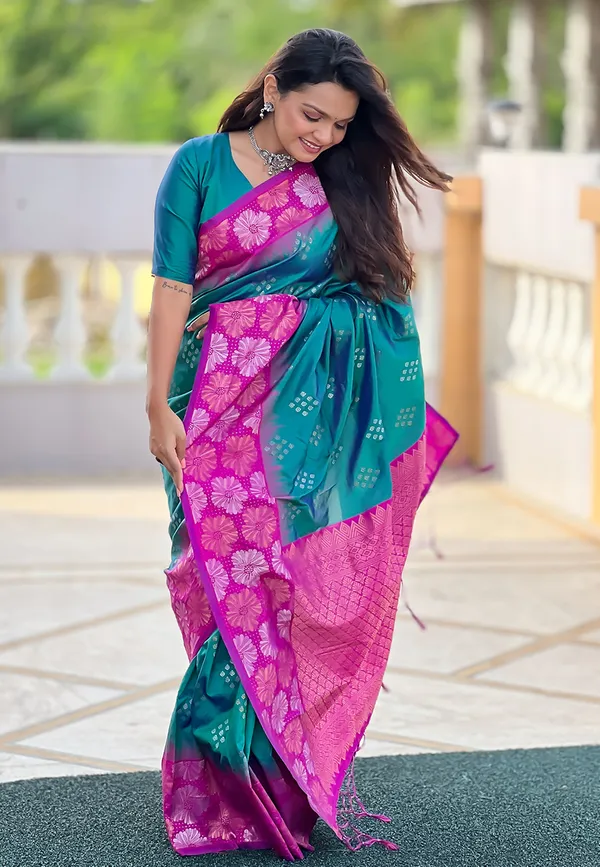 Green_Art_Silk_Self_Design_Kanjivaram_Saree_With_Unstitched_Blouse_For_Women