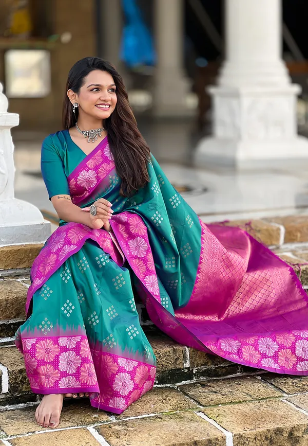 Green_Art_Silk_Self_Design_Kanjivaram_Saree_With_Unstitched_Blouse_For_Women