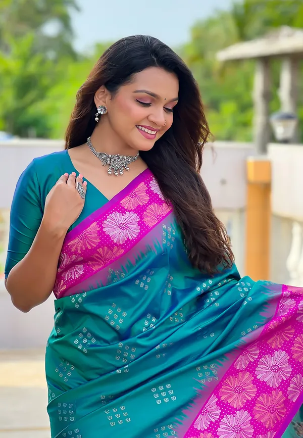 Green_Art_Silk_Self_Design_Kanjivaram_Saree_With_Unstitched_Blouse_For_Women