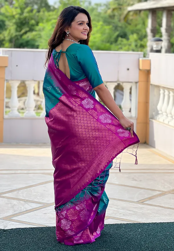 Green_Art_Silk_Self_Design_Kanjivaram_Saree_With_Unstitched_Blouse_For_Women