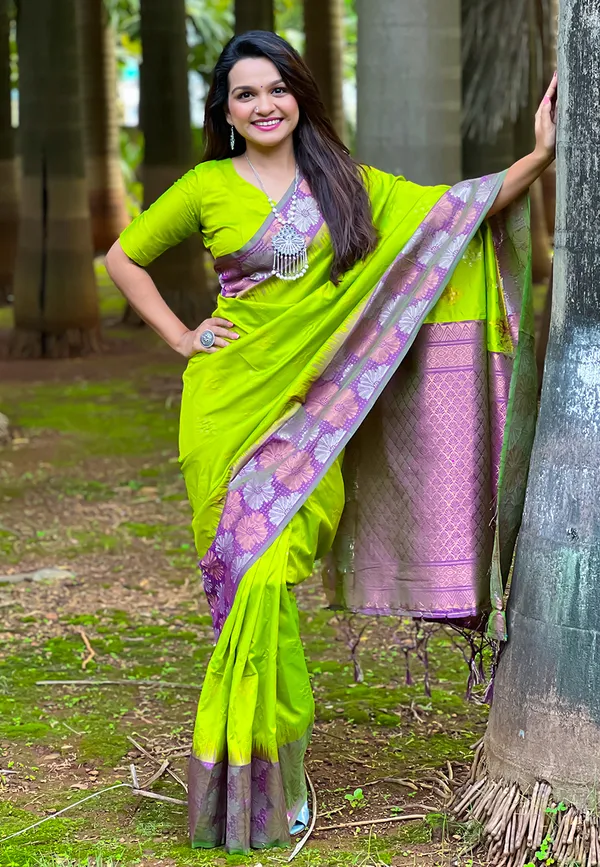 Green_Art_Silk_Self_Design_Kanjivaram_Saree_With_Unstitched_Blouse_For_Women