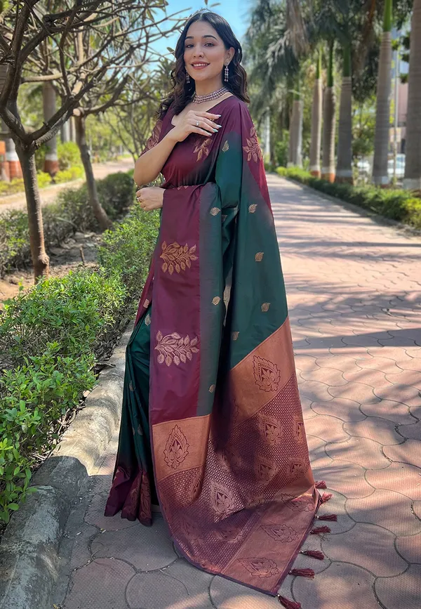 Green_Art_Silk_Self_Design_Kanjivaram_Saree_With_Unstitched_Blouse_For_Women