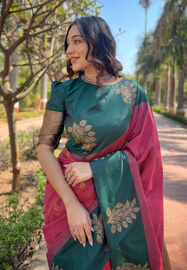 Pink_Art_Silk_Self_Design_Kanjivaram_Saree_With_Unstitched_Blouse_For_Women