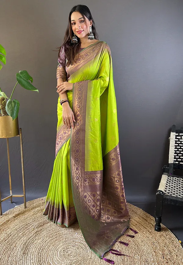 Green_Art_Silk_Self_Design_Kanjivaram_Saree_With_Unstitched_Blouse_For_Women