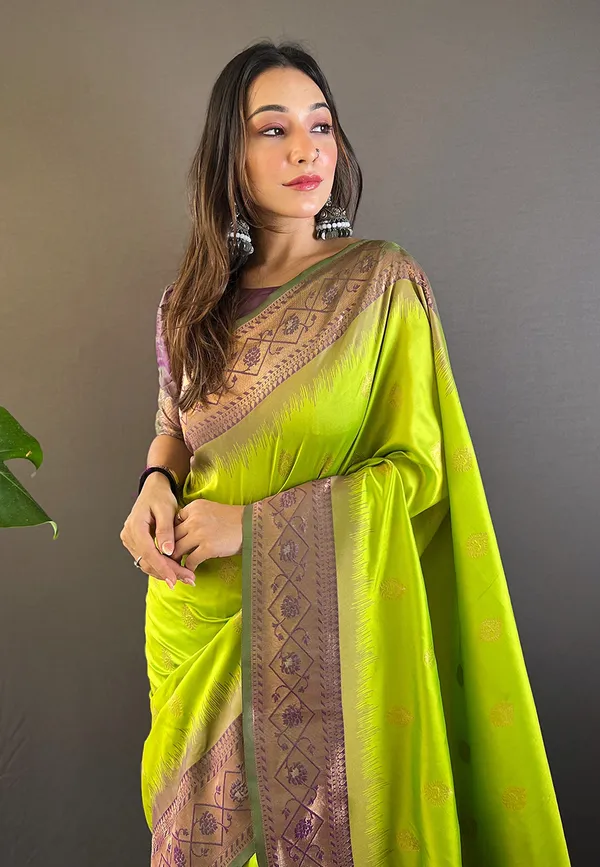 Green_Art_Silk_Self_Design_Kanjivaram_Saree_With_Unstitched_Blouse_For_Women