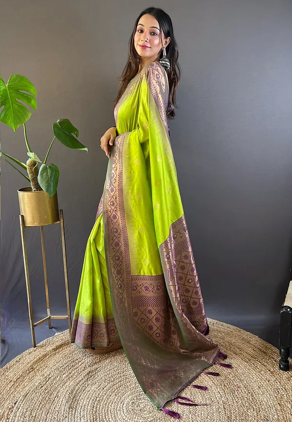 Green_Art_Silk_Self_Design_Kanjivaram_Saree_With_Unstitched_Blouse_For_Women