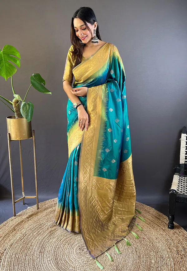 Green_Art_Silk_Self_Design_Kanjivaram_Saree_With_Unstitched_Blouse_For_Women