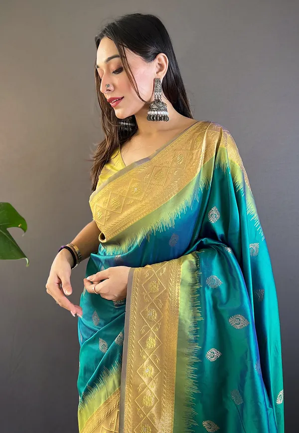 Green_Art_Silk_Self_Design_Kanjivaram_Saree_With_Unstitched_Blouse_For_Women