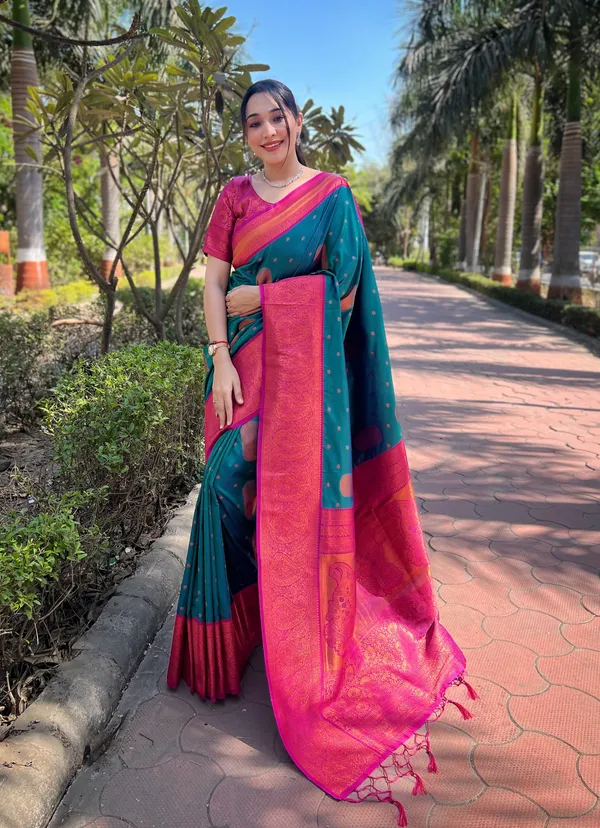 Green_Art_Silk_Self_Design_Kanjivaram_Saree_With_Unstitched_Blouse_For_Women