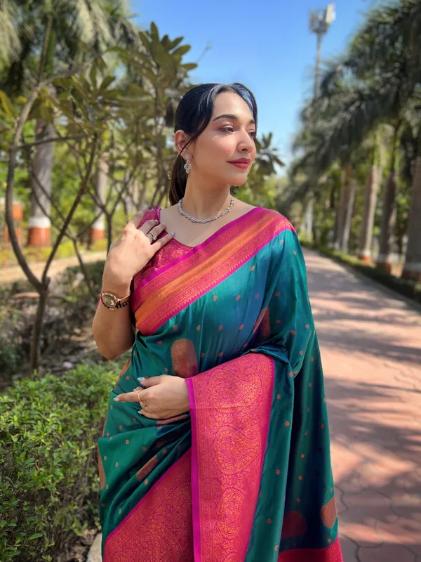 Green_Art_Silk_Self_Design_Kanjivaram_Saree_With_Unstitched_Blouse_For_Women