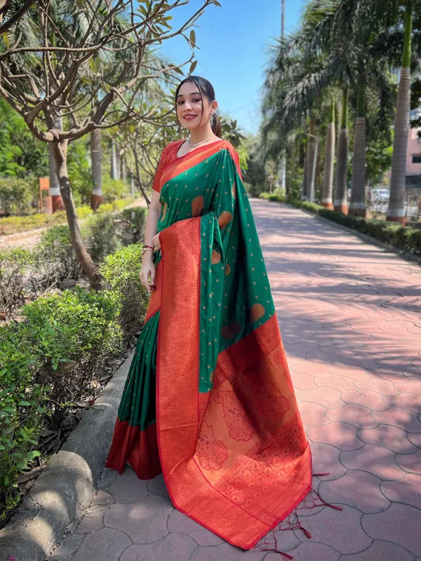 Green_Art_Silk_Self_Design_Kanjivaram_Saree_With_Unstitched_Blouse_For_Women