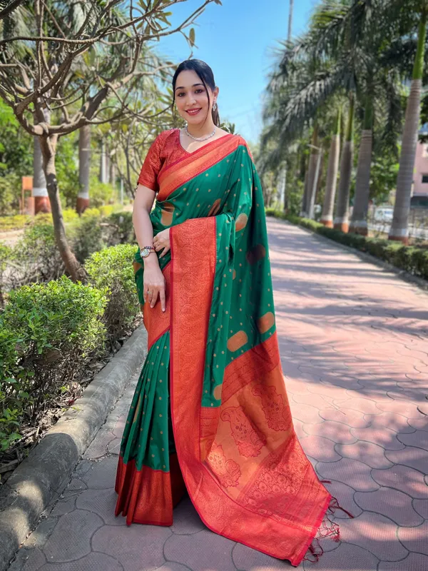 Green_Art_Silk_Self_Design_Kanjivaram_Saree_With_Unstitched_Blouse_For_Women