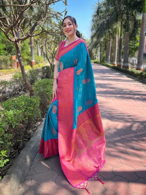 Green_Art_Silk_Self_Design_Kanjivaram_Saree_With_Unstitched_Blouse_For_Women