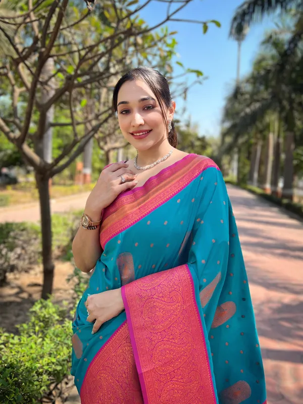 Green_Art_Silk_Self_Design_Kanjivaram_Saree_With_Unstitched_Blouse_For_Women