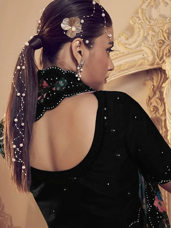 Black_Pure_Silk_Embellished_Bollywood_Saree_With_Unstitched_Blouse_For_Women