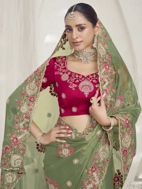 Green_Raw_Silk_Embellished_Bollywood_Saree_With_Unstitched_Blouse_For_Women