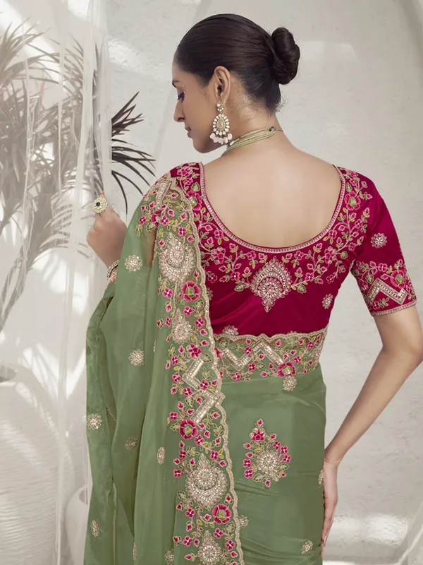 Green_Raw_Silk_Embellished_Bollywood_Saree_With_Unstitched_Blouse_For_Women