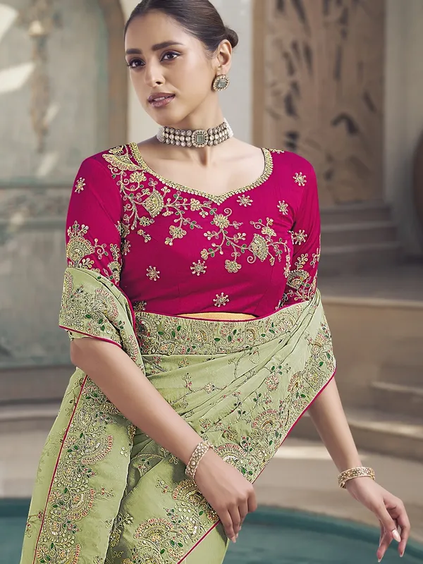 Green_Pure_Silk_Embellished_Bollywood_Saree_With_Unstitched_Blouse_For_Women