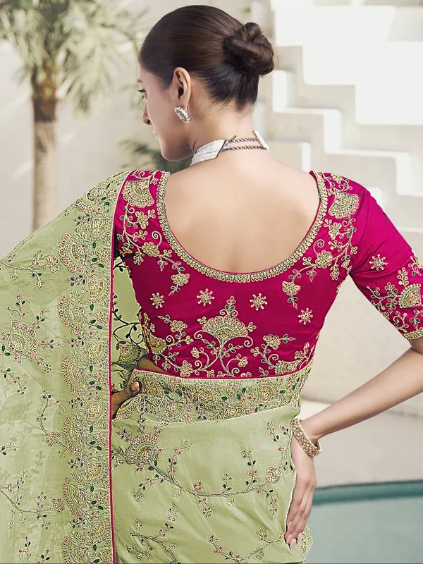 Green_Pure_Silk_Embellished_Bollywood_Saree_With_Unstitched_Blouse_For_Women