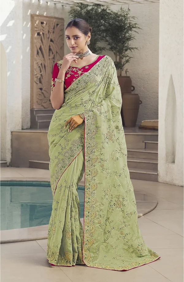 Green_Pure_Silk_Embellished_Bollywood_Saree_With_Unstitched_Blouse_For_Women