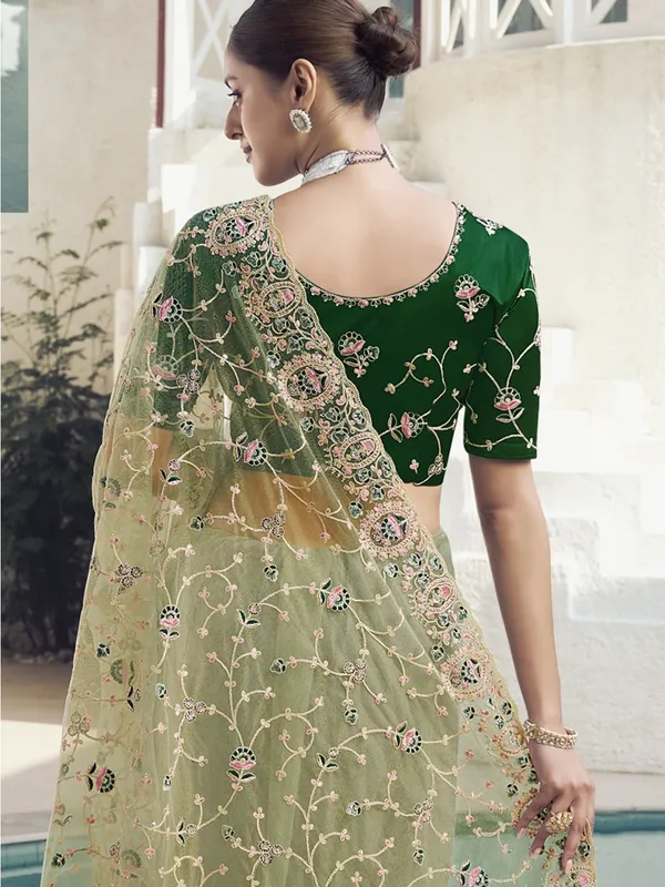 Green_Net_Embellished_Bollywood_Saree_With_Unstitched_Blouse_For_Women