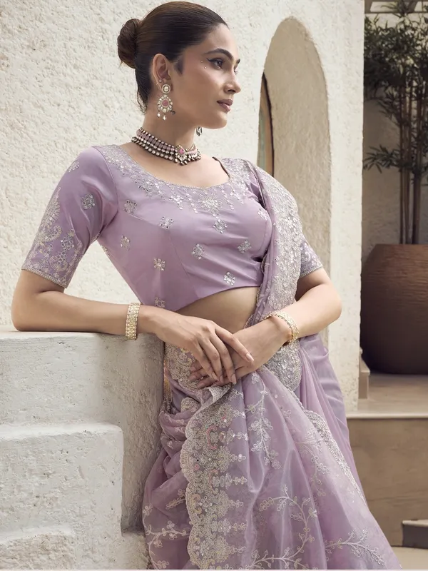 Purple_Net_Embellished_Bollywood_Saree_With_Unstitched_Blouse_For_Women