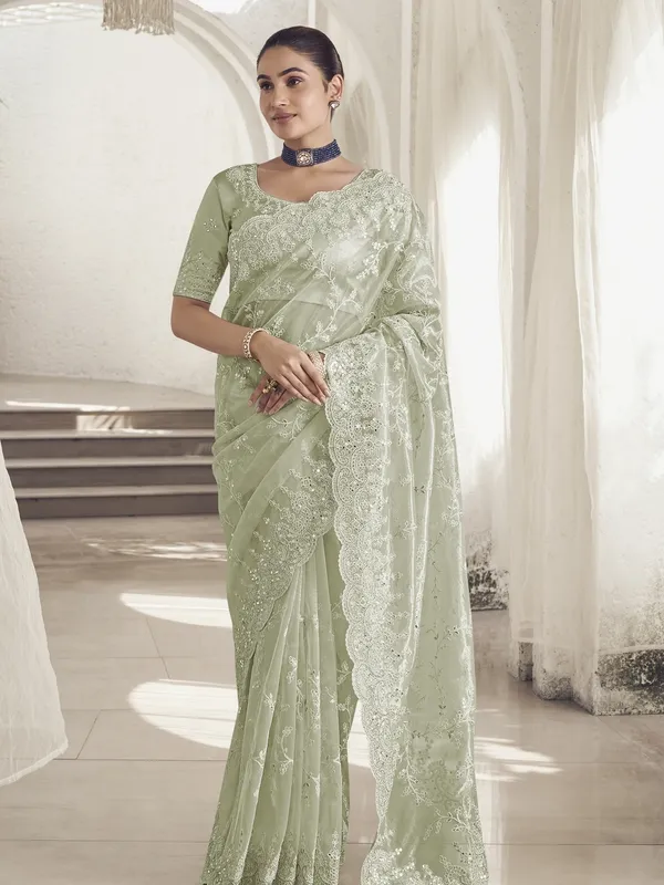 Green_Net_Embellished_Bollywood_Saree_With_Unstitched_Blouse_For_Women