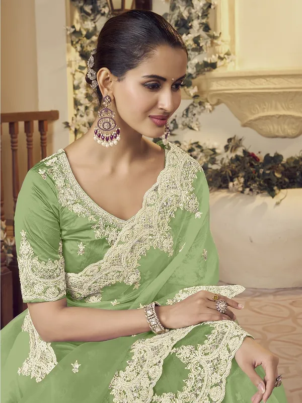 Green_Raw_Silk_Embellished_Bollywood_Saree_With_Unstitched_Blouse_For_Women