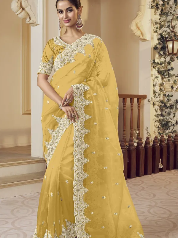 Yellow_Raw_Silk_Embellished_Bollywood_Saree_With_Unstitched_Blouse_For_Women