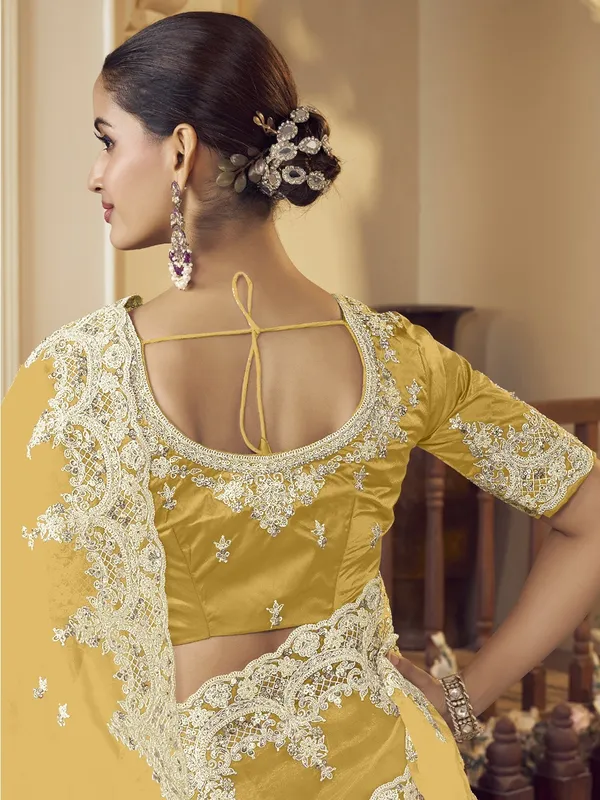 Yellow_Raw_Silk_Embellished_Bollywood_Saree_With_Unstitched_Blouse_For_Women