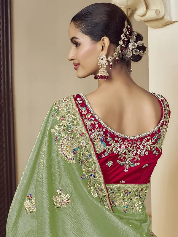 Green_Georgette_Embellished_Bollywood_Saree_With_Unstitched_Blouse_For_Women