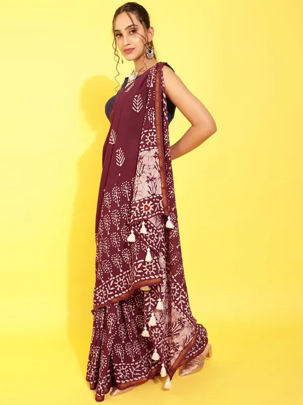 Suha_Womens_Fashion_Ethnic_Maroon_Color_Saree