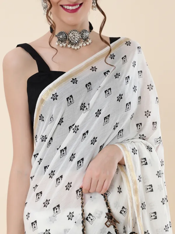 Suha_Womens_Fashion_Ethnic_White_Color_Saree