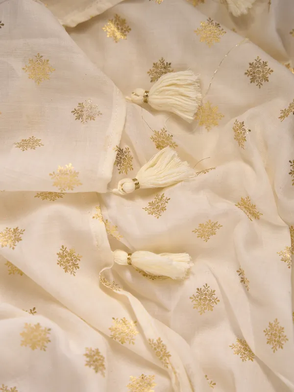 Suha_Womens_Fashion_Ethnic_White_Color_Saree