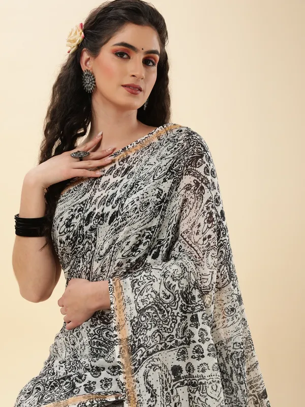 Suha_Womens_Fashion_Ethnic_Black_&_White_Color_Saree