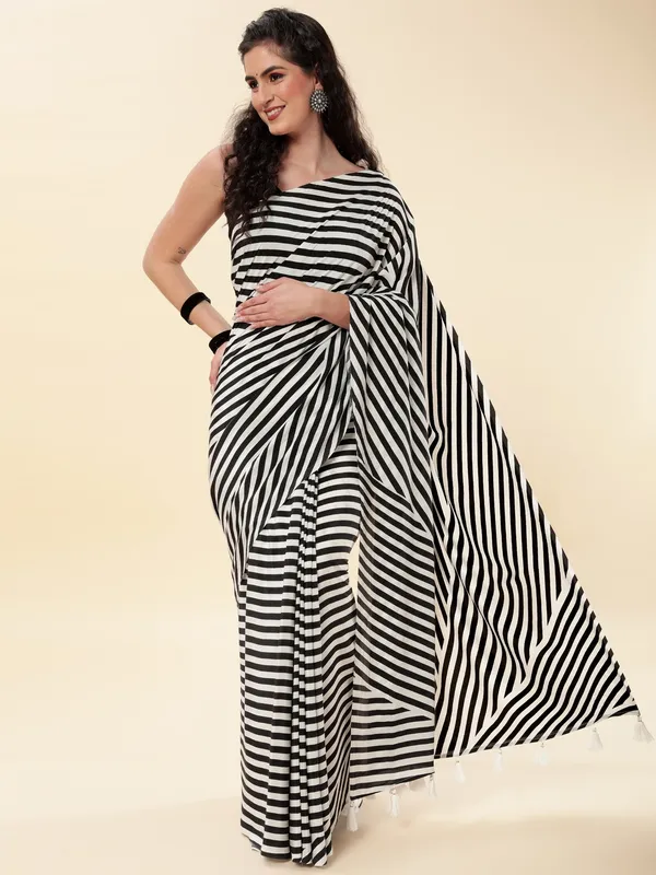 Suha_Womens_Fashion_Ethnic_Black_&_White_Color_Saree