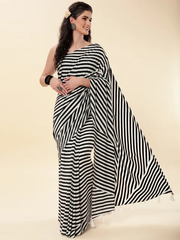 Suha_Womens_Fashion_Ethnic_Black_&_White_Color_Saree