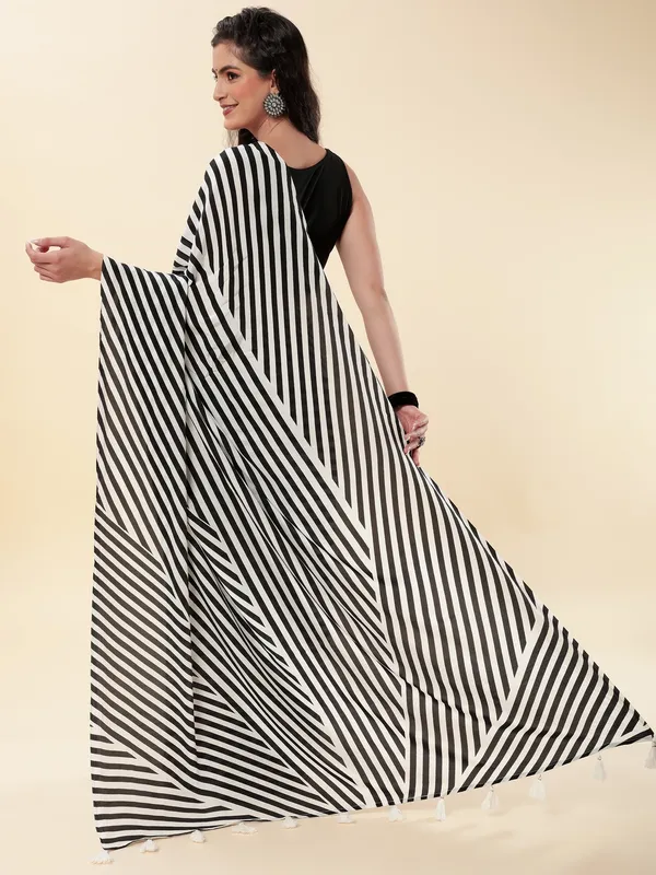 Suha_Womens_Fashion_Ethnic_Black_&_White_Color_Saree