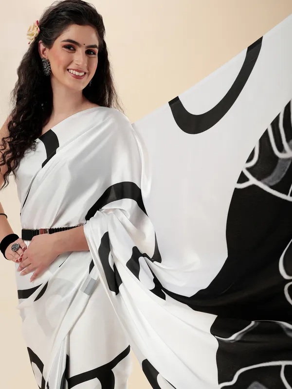Suha_Womens_Fashion_Ethnic_Black_&_White_Color_Saree