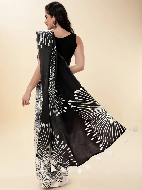 Suha_Womens_Fashion_Ethnic_Black_&_White_Color_Saree