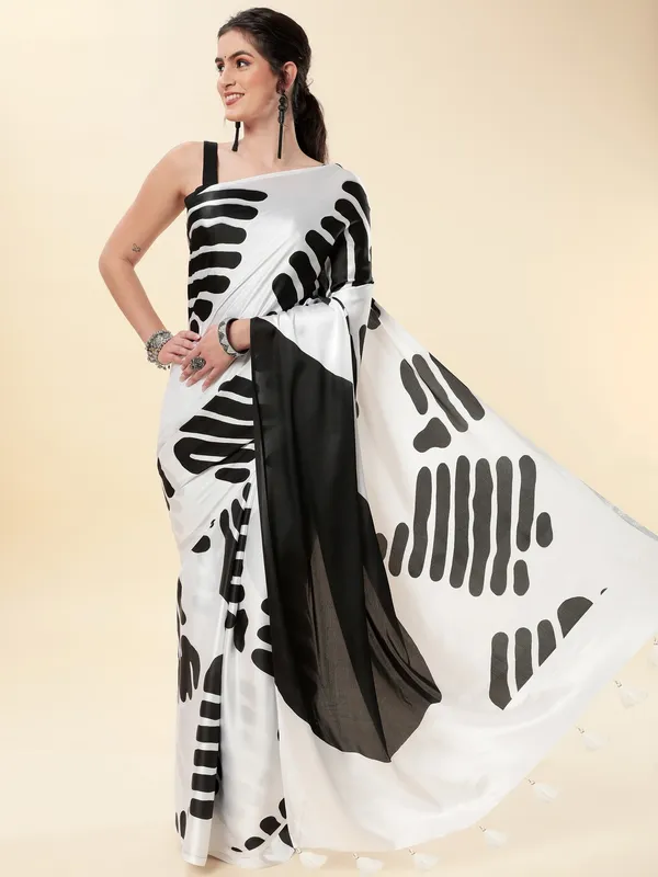 Suha_Womens_Fashion_Ethnic_Black_&_White_Color_Saree