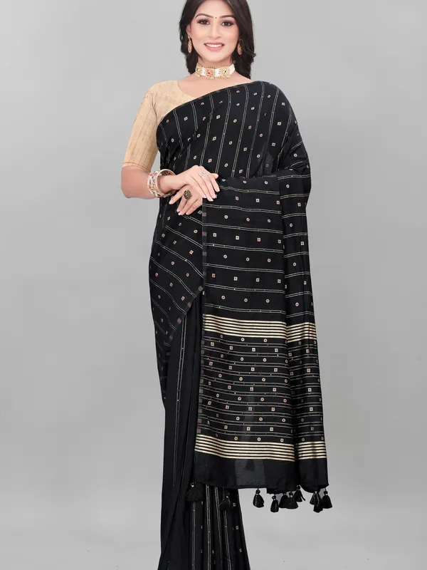 Suha_Womens_Fashion_Ethnic_Black_&_White_Color_Saree